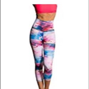 ✨EUC Onzie High Rise Yoga Capri - Pink Tie-Dye💛